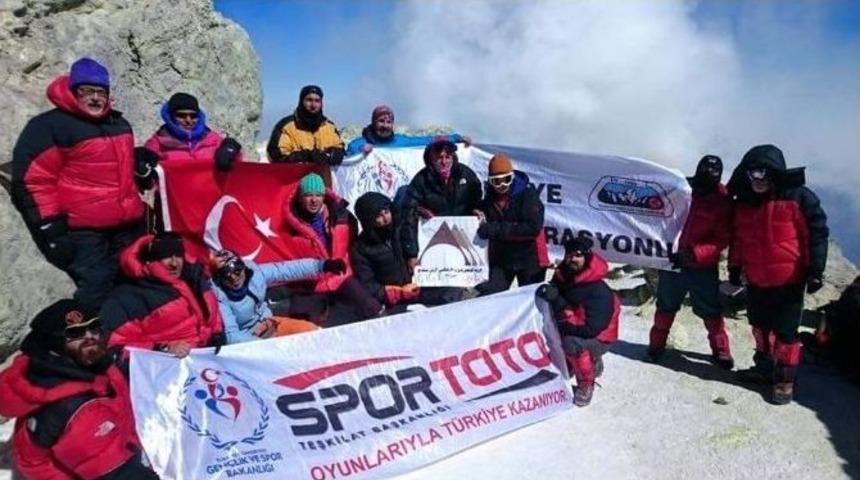 Muşlu Dağcı İran Demavent Dağı Tırmanışına Katıldı