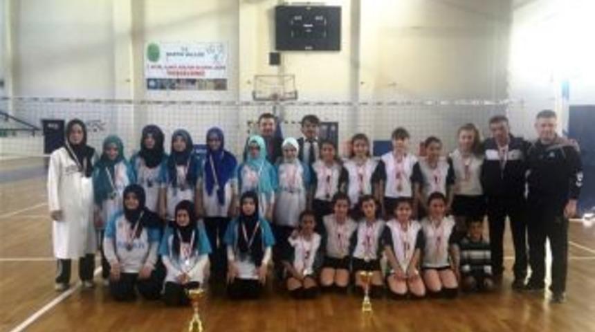 Bartın&rsquo;da Voleybol M&uuml;sabakaları Sona Erdi