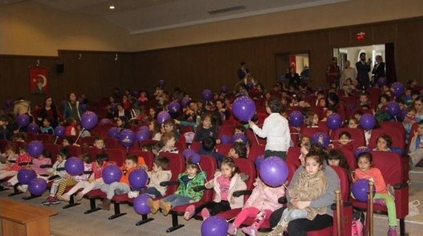 Didimli Minik &Ouml;ğrenciler &ldquo;konuşan Trafik&rdquo; Adlı Oyunu İzledi