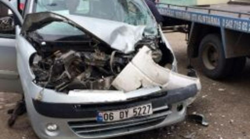 Batman&rsquo;da Trafik Kazası: 3 Yaralı