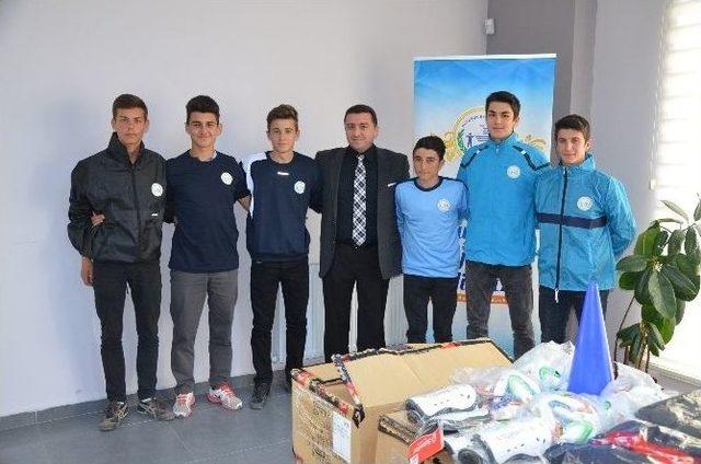 Boz&uuml;y&uuml;k Belediyesi&rsquo;nden Spor Kul&uuml;plerine Destek 1