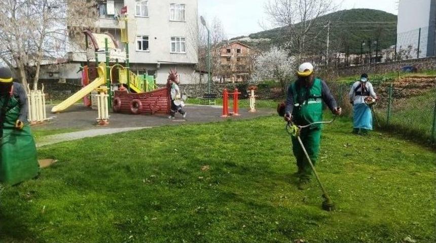 İzmit Belediyesi&rsquo;nden Parklarda Yoğun &Ccedil;alışma