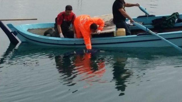 Balık Tutmak İ&ccedil;in Evden Ayrılan Doktor Denizde &Ouml;l&uuml; Bulundu 3