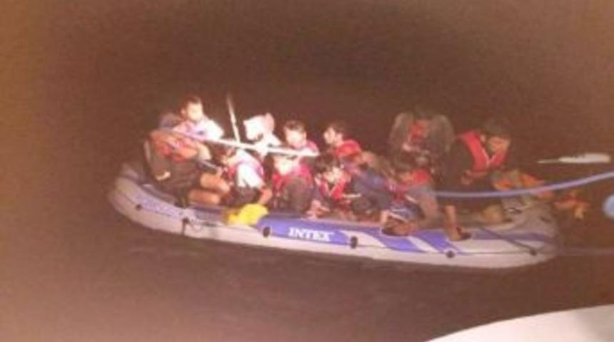 Lastik Bot İle Ka&ccedil;arken Yakalandılar