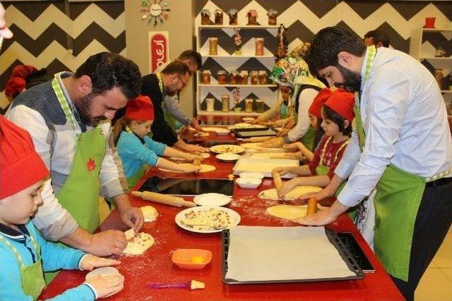 &ldquo;aileler At&ouml;lyede&rdquo; Etkinliği S&uuml;r&uuml;yor 1