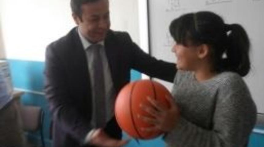 Başkan Erg&uuml;n&rsquo;den Minik Başkan&rsquo;a Selam