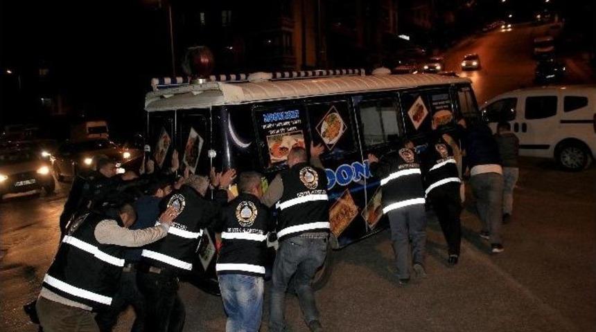 Seyyar Satıcılara Gece Operasyonu