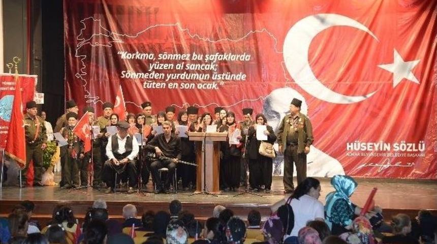 İstiklal Marşı&rsquo;nı En İyi Okuyan &Ouml;ğrenciler Se&ccedil;ildi, &Ouml;d&uuml;llendirildi