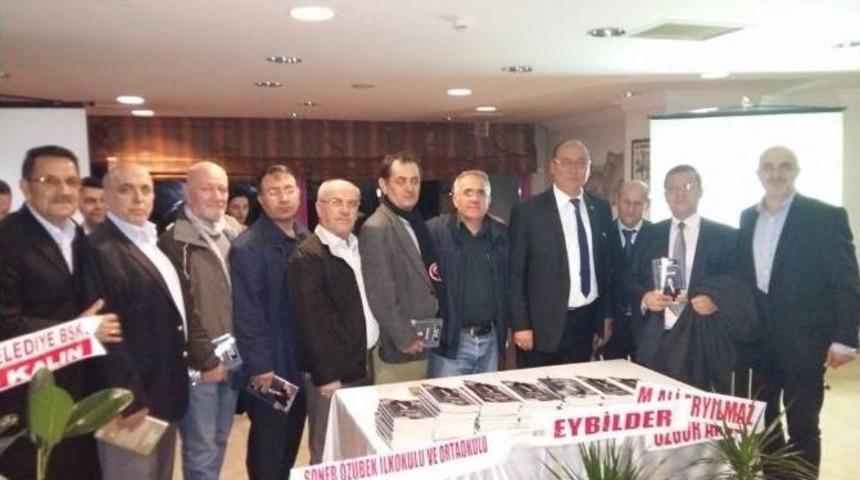 Avcı, İlk Kitabı İ&ccedil;in İmza G&uuml;n&uuml; D&uuml;zenledi