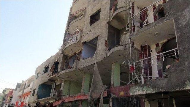 Nusaybin&rsquo;deki Patlamada 2 Katlı Bina Yıkıldı 1