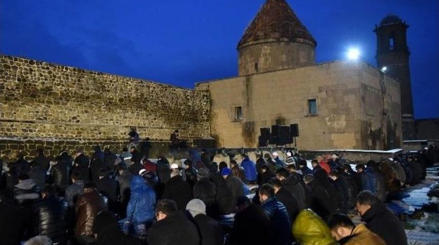 Erzurumlular Kurtuluş G&uuml;n&uuml;&rsquo;nde Sabah Namazında Buluştu