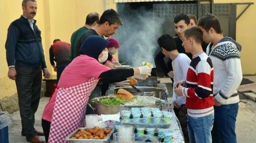 Atat&uuml;rk Lisesi &Ouml;ğrencilerine Ygs Pikniği
