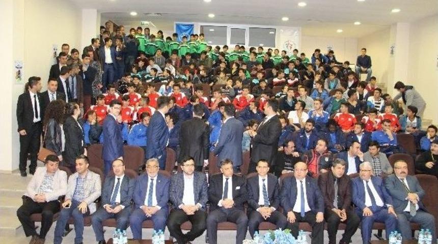 Amat&ouml;r Sporlara Malzeme Yardımı