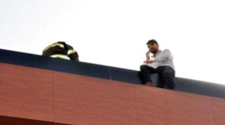 Kız Arkadaşına Sinirlenince İntihar Etmek İstedi