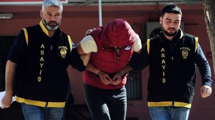 Çaldığı İçkileri Poz Vererek İçti