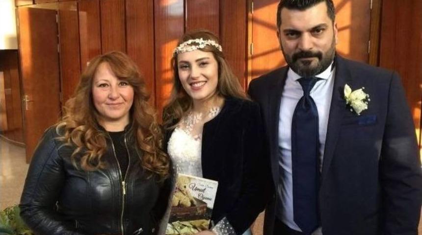 Nikah Şekeri Yerine Kitap Dağıttılar