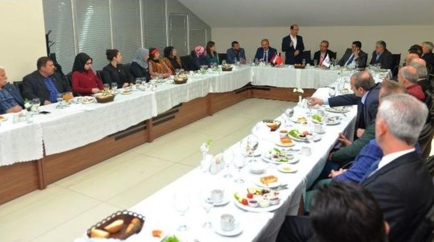 Başkan Edebali&rsquo;ye Mesafeleri Kısaltan Ziyaret