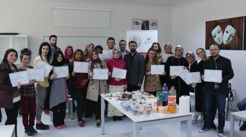 İşaret Dili Kursiyerleri Sertifikalarını Aldı