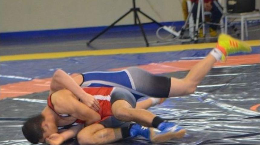 Grekomen Yıldızlar G&uuml;reş M&uuml;sabakaları Ortaca&rsquo;da Başladı