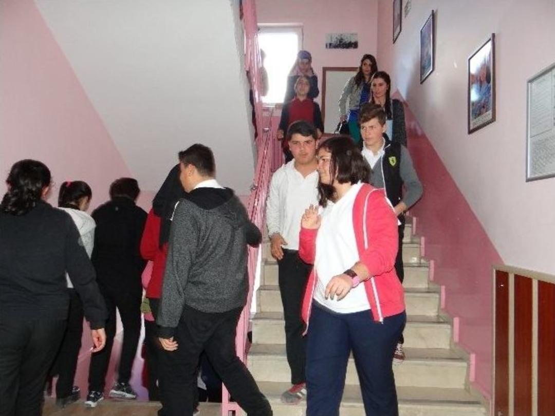 G&ouml;lpazarı&rsquo;nda Ger&ccedil;eği Aratmayan Sivil Savunma Tatbikatı