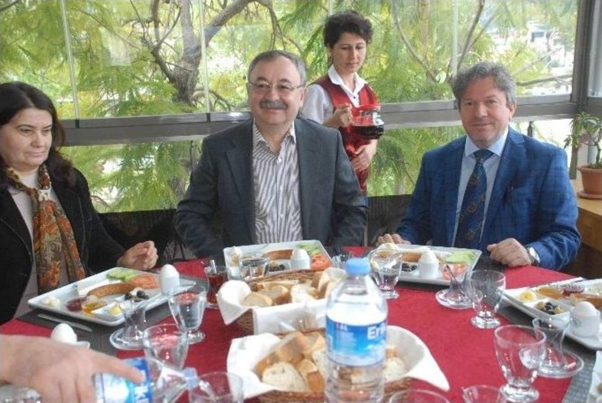 &Ouml;zyer, Muğla&rsquo;yı Kalkındıracak Projelerin Y&uuml;zde 75&rsquo;inin Tamamlandığını M&uuml;jdeledi