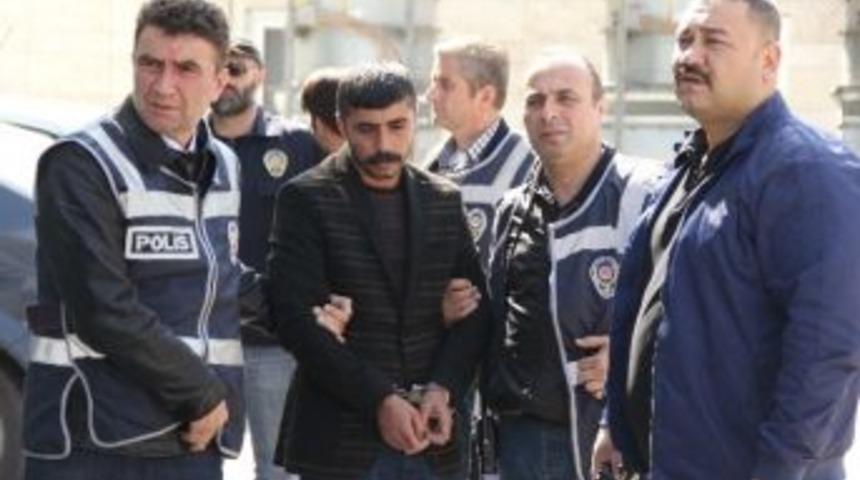 Eski Bakanın Kardeşinin Aracından 194 Bin Lira &Ccedil;alan Şahıs Tutuklandı