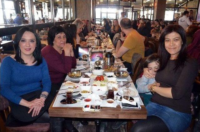 "kadına Şiddet M&uuml;nferit Değil, Sistematiktir" 1