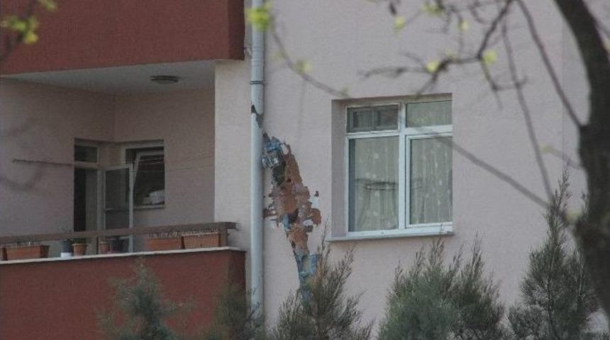 Kilis&rsquo;te Askeri Lojmana D&uuml;şen Roket Mermisinin Patlamaması Faciayı &Ouml;nledi