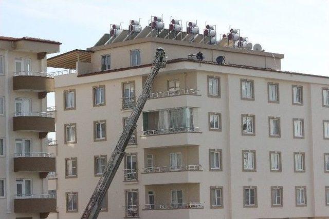 Kilis&rsquo;te Askeri Lojmana D&uuml;şen Roket Mermisinin Patlamaması Faciayı &Ouml;nledi 1