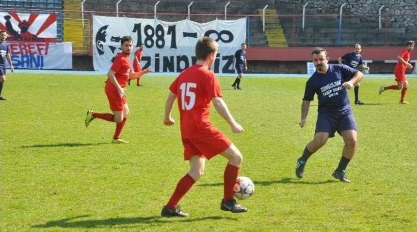 Tıp Bayramı Etkinlikleri Kapsamında Futbol Ma&ccedil;ı D&uuml;zenlendi