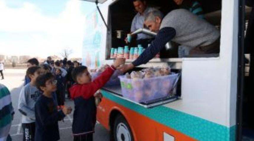 &Ouml;ğrencilerine Sıcak &Ccedil;orba Dağıtıldı