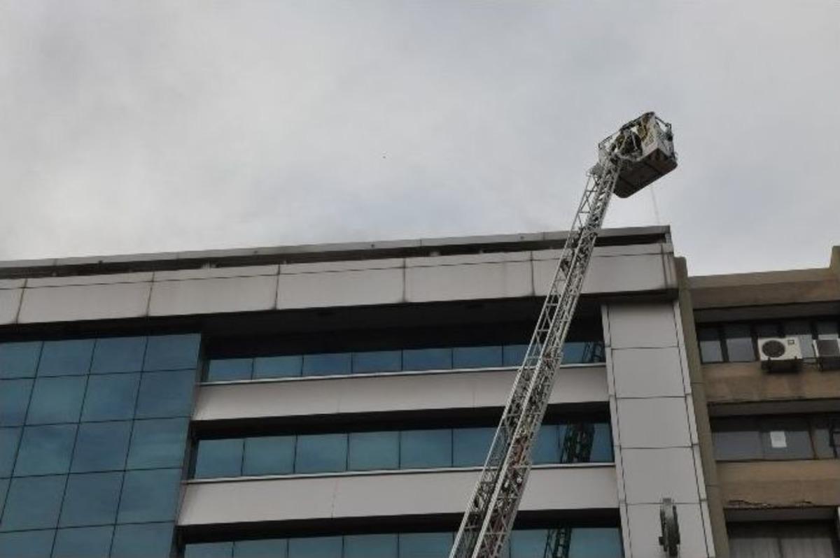 10 Katlı Otelde Korkutan Yangın