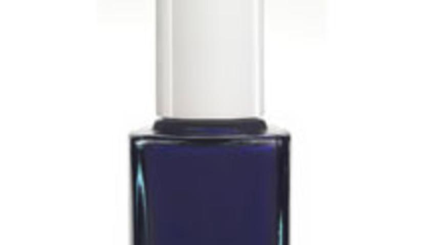 Lacivert Ojeli Tırnaklar