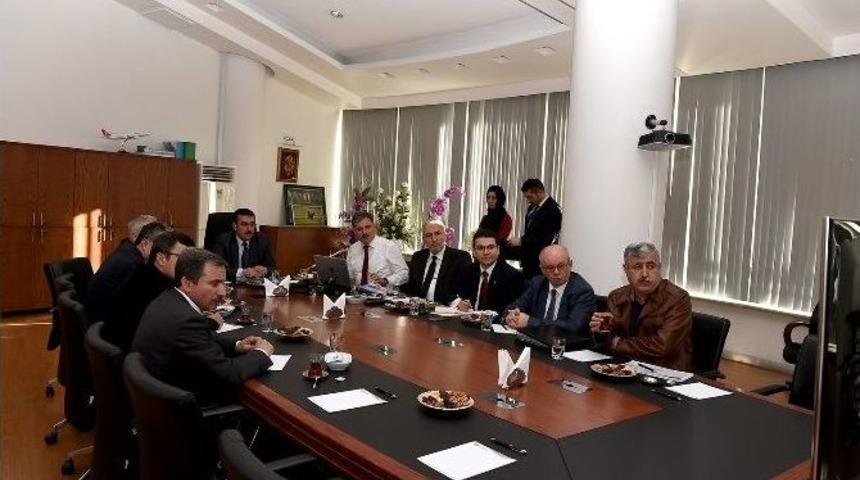 Bakan T&uuml;fenkci&rsquo;den Başkan &Ccedil;akır&rsquo;a Ziyaret