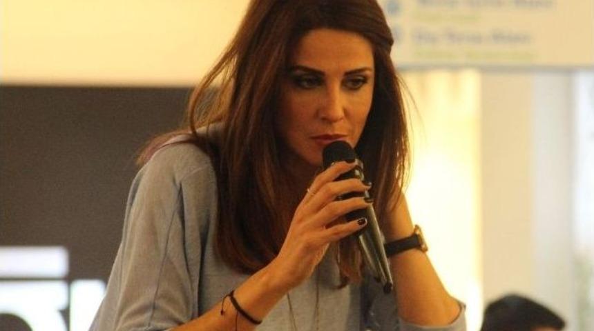 Hande Kazanova, Bur&ccedil;ları Yorumladı