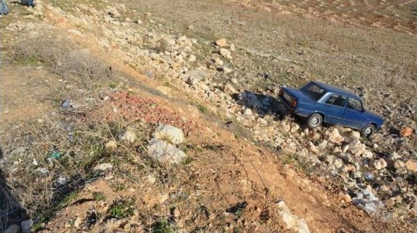 Kayalıklara U&ccedil;an Aracın S&uuml;r&uuml;c&uuml;s&uuml; Sıyrıklarla Kurtuldu