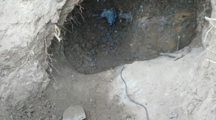 Jandarma Ka&ccedil;ak Kazı Yapan 5 Kişiyi Su&ccedil;&uuml;st&uuml; Yakaladı