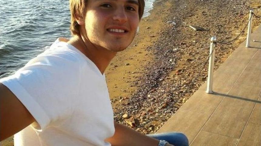 Selfie &Ccedil;ekerken Şelaleden D&uuml;şen Gen&ccedil; Hayatını Kaybetti