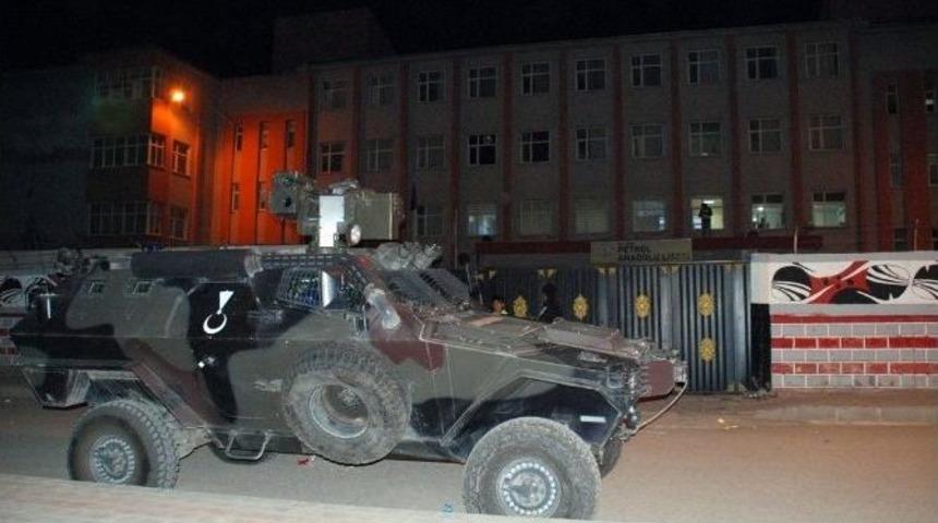 Batman&rsquo;da Okula 2 Adet El Yapımı Patlayıcı Atıldı