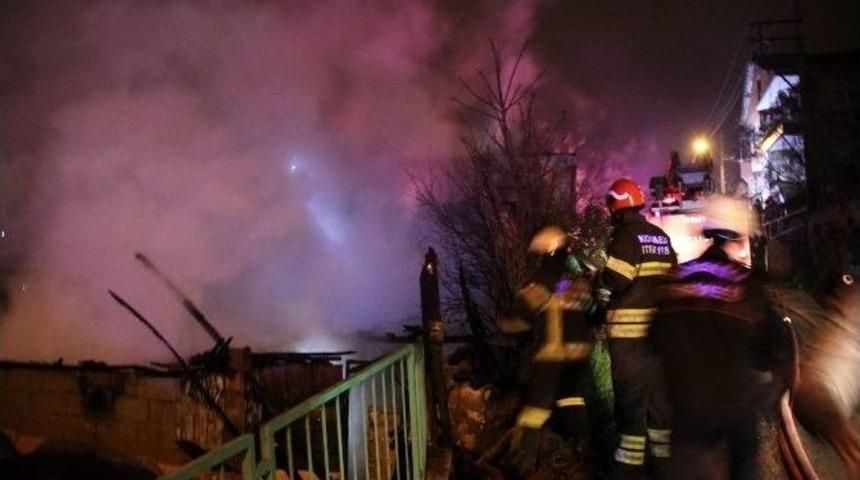 Kocaeli&rsquo;de Boş Binada Yangın Korkuttu