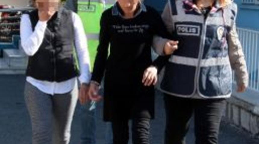 Kadın Hırsızlar &Ouml;nce Kameraya Sonra Polise Yakalandı