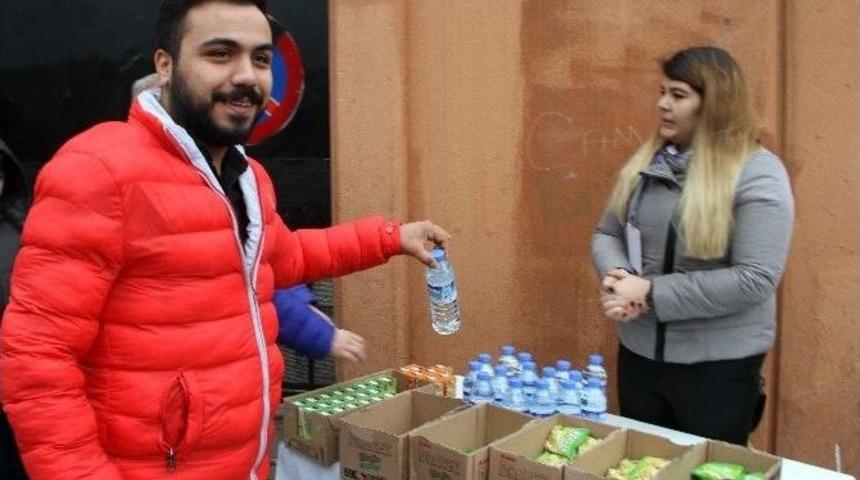 Sultanbeyli&rsquo;de Ygs&rsquo;ye Giren &Ouml;ğrencilere Ulaşım Ve İkram Hizmeti