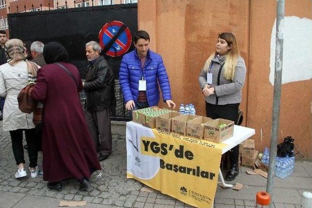 Sultanbeyli’de Ygs’ye Giren Öğrencilere Ulaşım Ve İkram Hizmeti