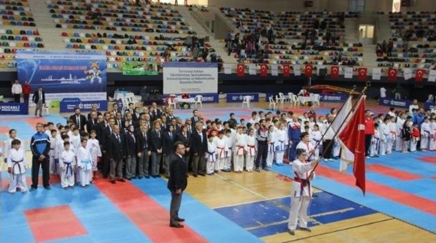 B&uuml;y&uuml;kşehir Karate Ligi&rsquo;nin D&ouml;rd&uuml;nc&uuml; Etabı Yapıldı