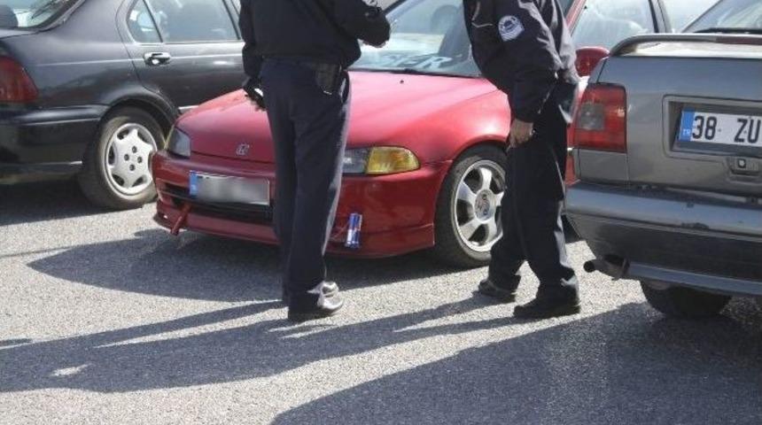 &Uuml;niversitede Ş&uuml;pheli Ara&ccedil; Paniği