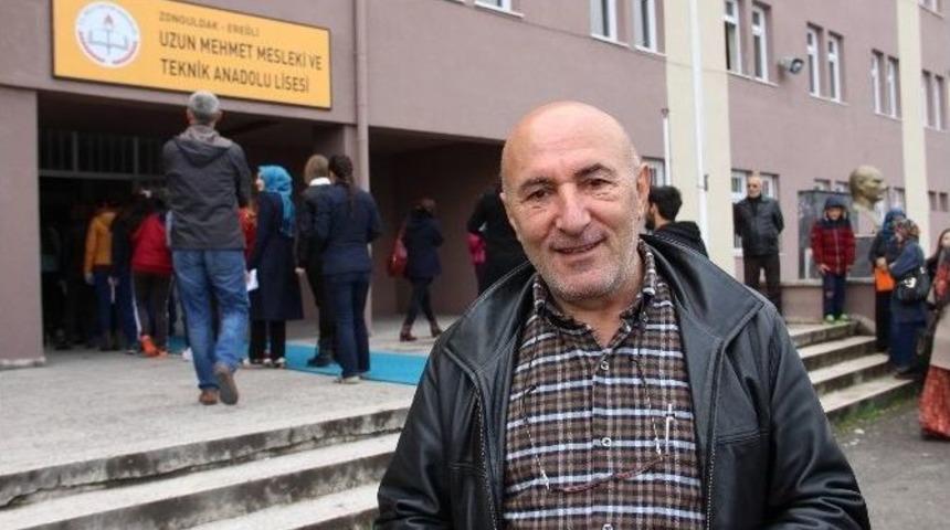 4 &Ccedil;ocuğunu &Uuml;niversitede Okutan Baba 60 Yaşında Sınava Girdi