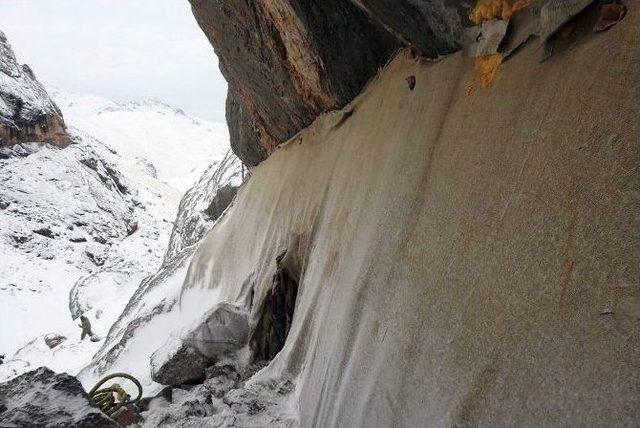 Başkale’de Pkk’ya Ait Sığınak Bulundu