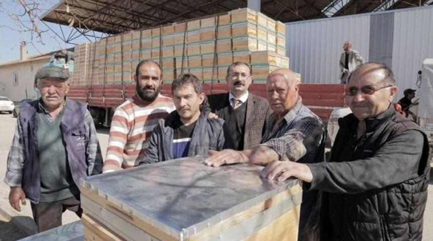 Ankara B&uuml;y&uuml;kşehir Belediyesi, Yeni Arı Kovanları Dağıttı