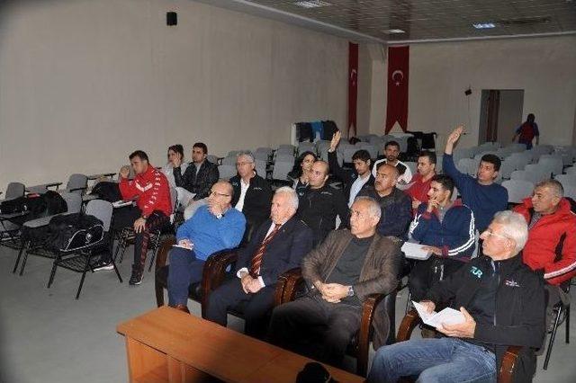 Adana’da Bisiklet Hakem Gelişim Semineri Gerçekleştirildi