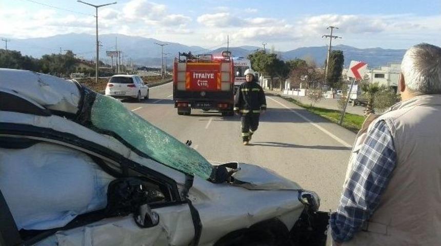 Kamyon İle Otomobil &Ccedil;arpıştı Bir Yaralı